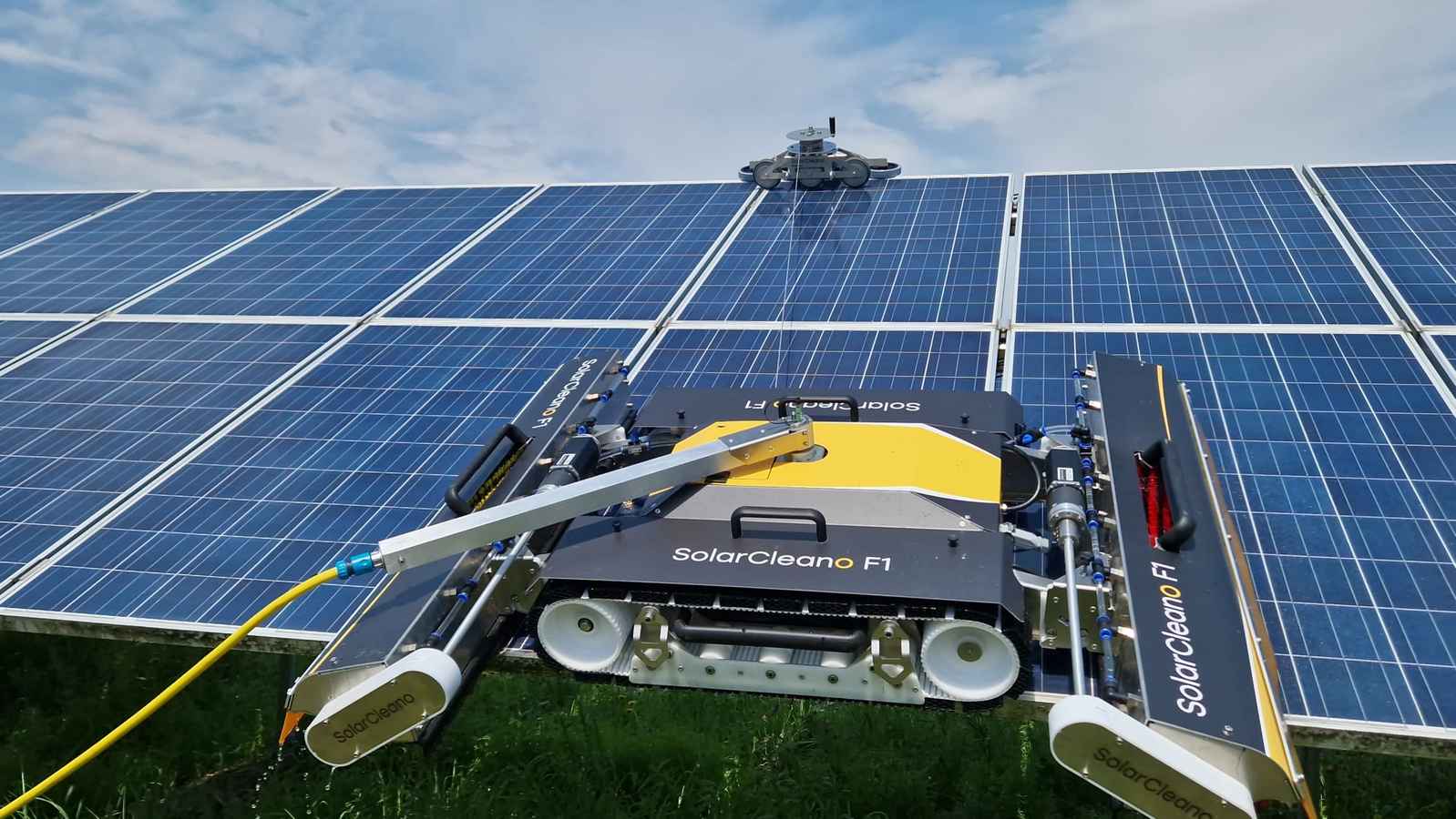 Spalarea robotizata a panourilor solare